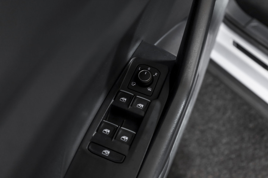 Volkswagen T-Cross 1.0 TSI 115 PK R-Line - Automaat | Dig. Cockpit | Adapt. Cruise | Camera | PDC | App. Connect | ECC | DAB | LM 18" | 2240