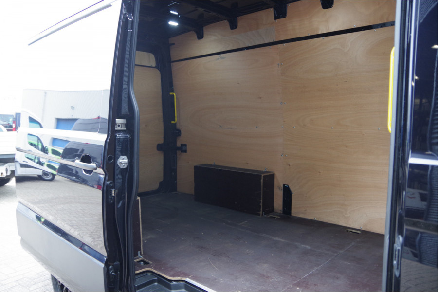 MAN TGE 3.180 35 2.0 L3H3(L2H2) 177PK AUT. 3-ZITS, LED, TREKHAAK, GEV. STOEL, CAMERA, CRUISE, AIRCO, PARKEERSENSOREN, CARPLAY