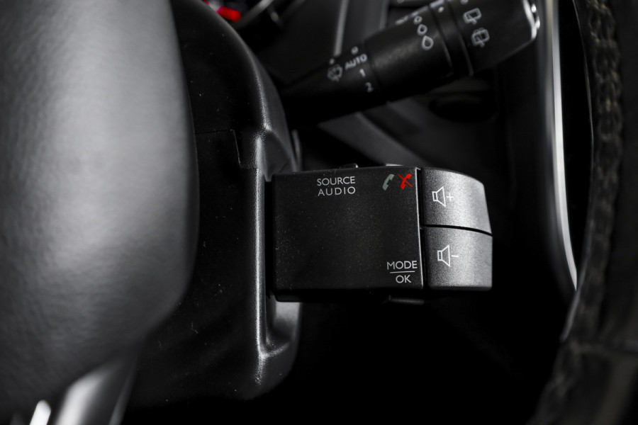 Renault Captur 1.3 TCe 150 PK Intens - Automaat | Cruise | PDC | Camera | NAV+Android Auto | ECC | LED | Trekhaak | LM 17" |