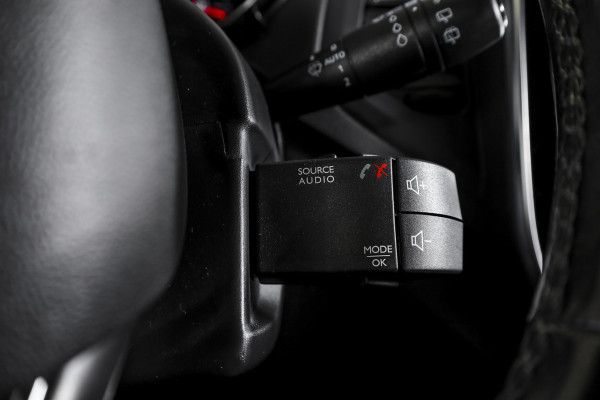 Renault Captur 1.3 TCe 150 PK Intens - Automaat | Cruise | PDC | Camera | NAV+Android Auto | ECC | LED | Trekhaak | LM 17" |