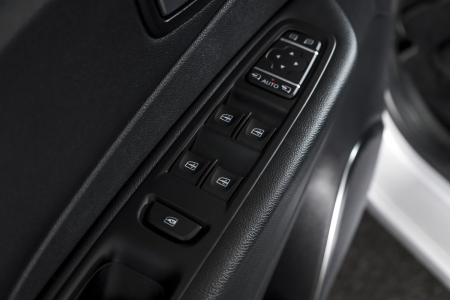 Renault Captur 1.3 TCe 150 PK Intens - Automaat | Cruise | PDC | Camera | NAV+Android Auto | ECC | LED | Trekhaak | LM 17" |