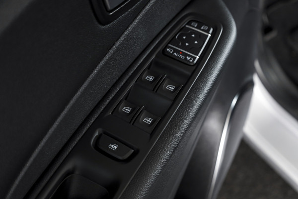 Renault Captur 1.3 TCe 150 PK Intens - Automaat | Cruise | PDC | Camera | NAV+Android Auto | ECC | LED | Trekhaak | LM 17" |