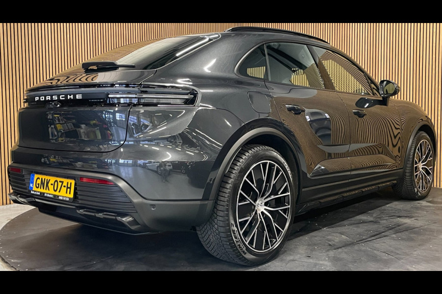 Porsche Macan 4 100 kWh|100%SOH|ACC|VULKANGRAU|VOLLEDER|MEMORY|CAMERA|CARPLAY|STOELVERWARMING|21INCH|NAP|NL|INCL.BTW|1e EIGENAAR|