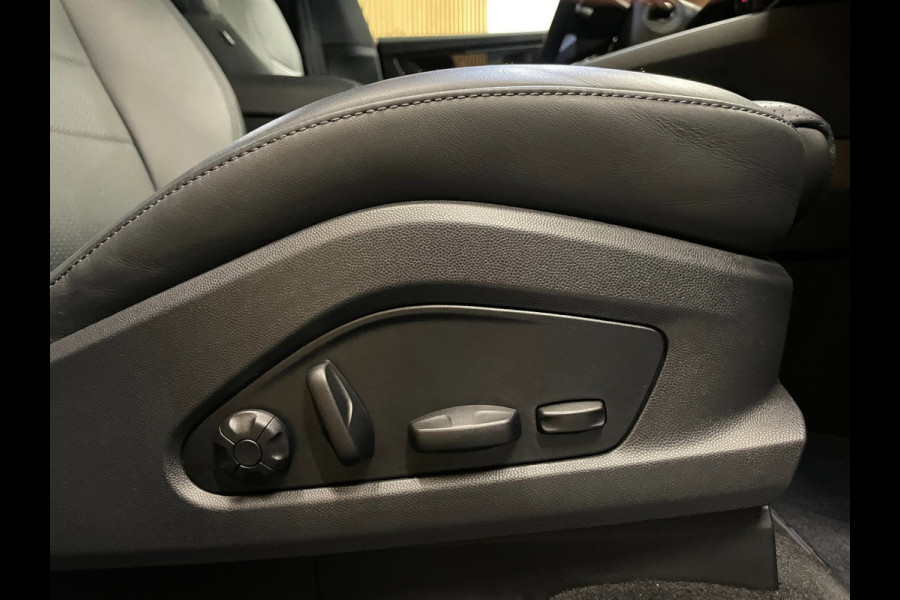 Porsche Macan 4 100 kWh|100%SOH|ACC|VULKANGRAU|VOLLEDER|MEMORY|CAMERA|CARPLAY|STOELVERWARMING|21INCH|NAP|NL|INCL.BTW|1e EIGENAAR|