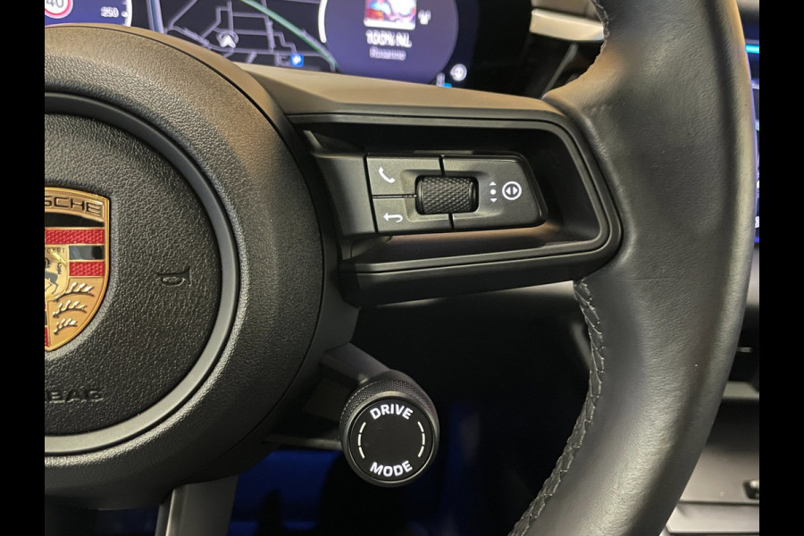 Porsche Macan 4 100 kWh|100%SOH|ACC|VULKANGRAU|VOLLEDER|MEMORY|CAMERA|CARPLAY|STOELVERWARMING|21INCH|NAP|NL|INCL.BTW|1e EIGENAAR|