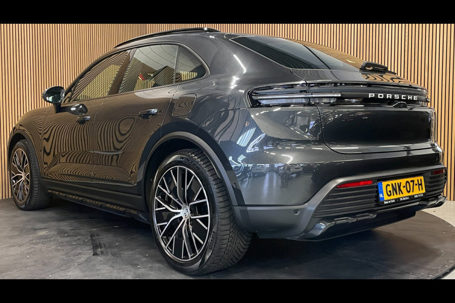 Porsche Macan 4 100 kWh|100%SOH|ACC|VULKANGRAU|VOLLEDER|MEMORY|CAMERA|CARPLAY|STOELVERWARMING|21INCH|NAP|NL|INCL.BTW|1e EIGENAAR|