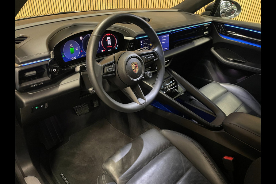 Porsche Macan 4 100 kWh|100%SOH|ACC|VULKANGRAU|VOLLEDER|MEMORY|CAMERA|CARPLAY|STOELVERWARMING|21INCH|NAP|NL|INCL.BTW|1e EIGENAAR|