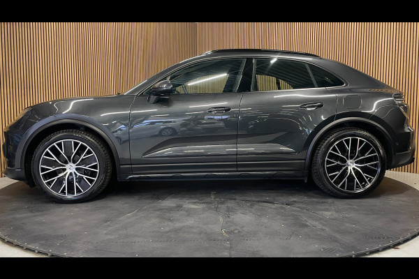 Porsche Macan 4 100 kWh|100%SOH|ACC|VULKANGRAU|VOLLEDER|MEMORY|CAMERA|CARPLAY|STOELVERWARMING|21INCH|NAP|NL|INCL.BTW|1e EIGENAAR|