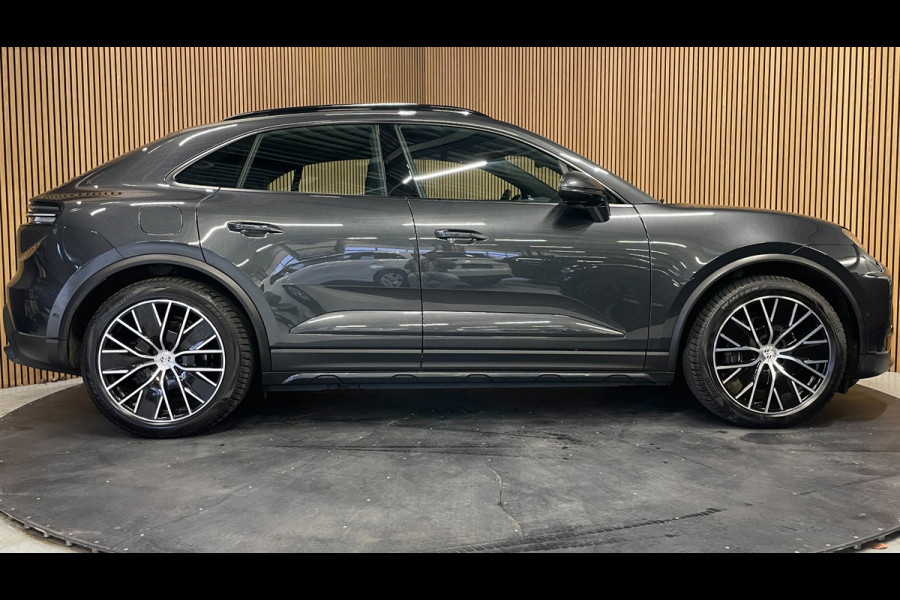 Porsche Macan 4 100 kWh|100%SOH|ACC|VULKANGRAU|VOLLEDER|MEMORY|CAMERA|CARPLAY|STOELVERWARMING|21INCH|NAP|NL|INCL.BTW|1e EIGENAAR|