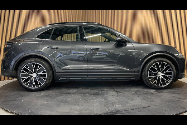 Porsche Macan 4 100 kWh|100%SOH|ACC|VULKANGRAU|VOLLEDER|MEMORY|CAMERA|CARPLAY|STOELVERWARMING|21INCH|NAP|NL|INCL.BTW|1e EIGENAAR|