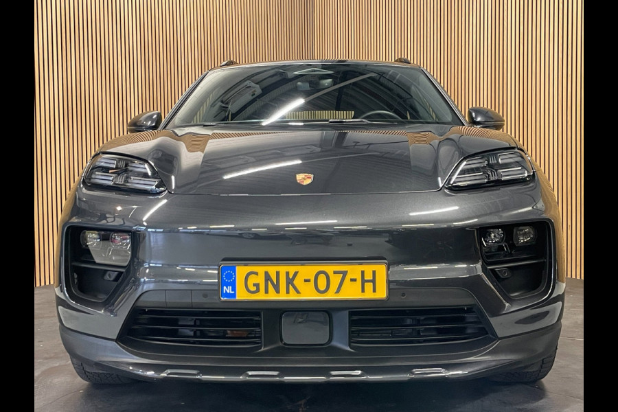 Porsche Macan 4 100 kWh|100%SOH|ACC|VULKANGRAU|VOLLEDER|MEMORY|CAMERA|CARPLAY|STOELVERWARMING|21INCH|NAP|NL|INCL.BTW|1e EIGENAAR|