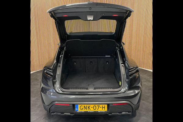 Porsche Macan 4 100 kWh|100%SOH|ACC|VULKANGRAU|VOLLEDER|MEMORY|CAMERA|CARPLAY|STOELVERWARMING|21INCH|NAP|NL|INCL.BTW|1e EIGENAAR|