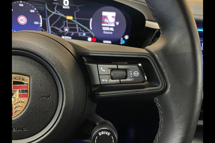 Porsche Macan 4 100 kWh|100%SOH|ACC|VULKANGRAU|VOLLEDER|MEMORY|CAMERA|CARPLAY|STOELVERWARMING|21INCH|NAP|NL|INCL.BTW|1e EIGENAAR|