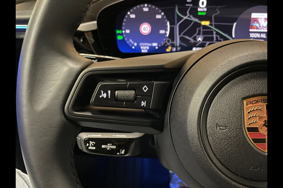 Porsche Macan 4 100 kWh|100%SOH|ACC|VULKANGRAU|VOLLEDER|MEMORY|CAMERA|CARPLAY|STOELVERWARMING|21INCH|NAP|NL|INCL.BTW|1e EIGENAAR|