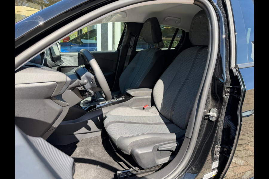 Peugeot 208 1.2 PureTech 100 Allure Navi / Camera V&A / Dodehoek / P-sensoren / APP connect