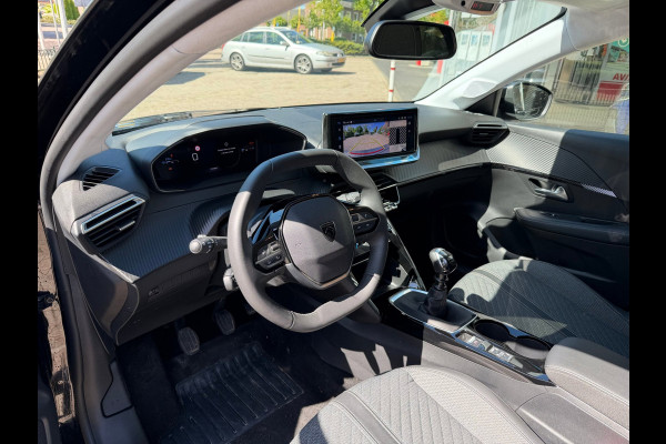 Peugeot 208 1.2 PureTech 100 Allure Navi / Camera V&A / Dodehoek / P-sensoren / APP connect