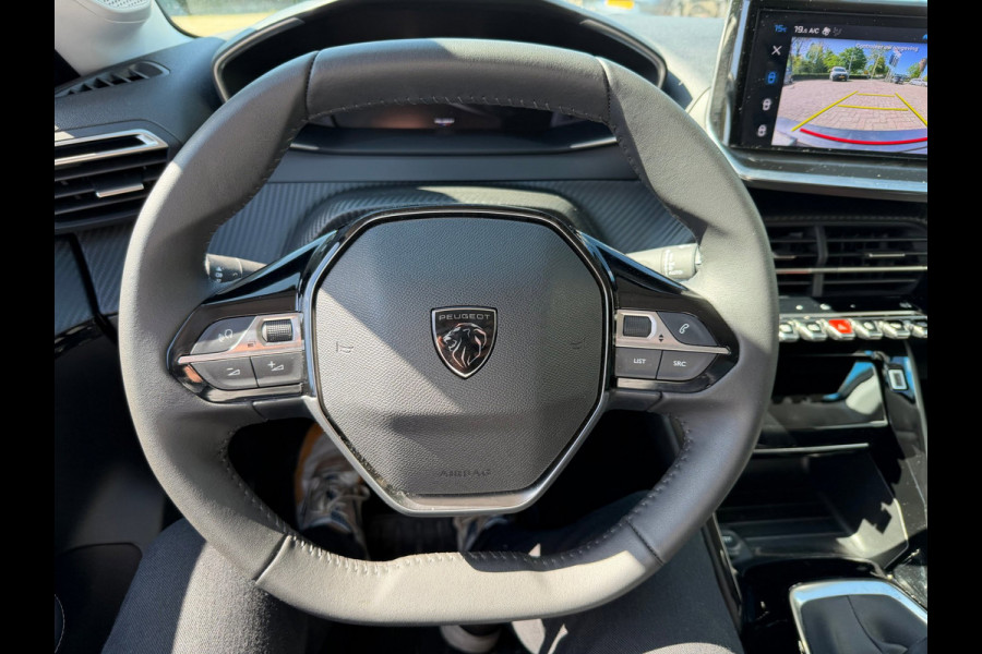 Peugeot 208 1.2 PureTech 100 Allure Navi / Camera V&A / Dodehoek / P-sensoren / APP connect