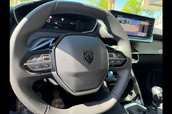 Peugeot 208 1.2 PureTech 100 Allure Navi / Camera V&A / Dodehoek / P-sensoren / APP connect