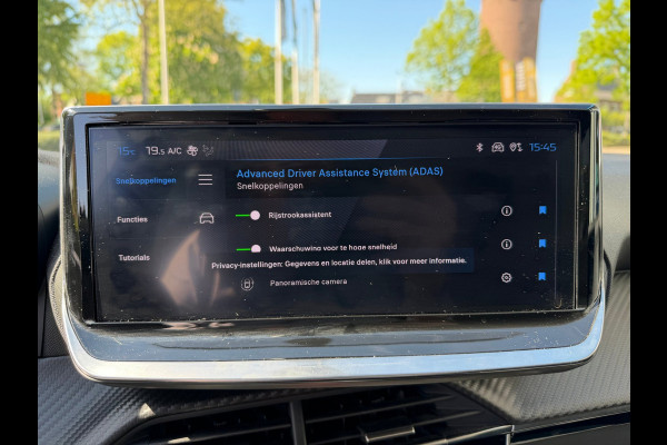 Peugeot 208 1.2 PureTech 100 Allure Navi / Camera V&A / Dodehoek / P-sensoren / APP connect