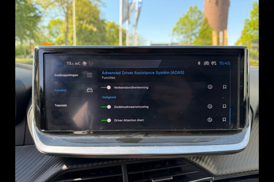 Peugeot 208 1.2 PureTech 100 Allure Navi / Camera V&A / Dodehoek / P-sensoren / APP connect