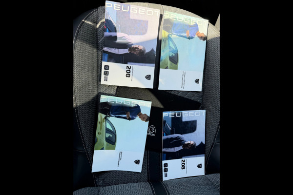 Peugeot 208 1.2 PureTech 100 Allure Navi / Camera V&A / Dodehoek / P-sensoren / APP connect