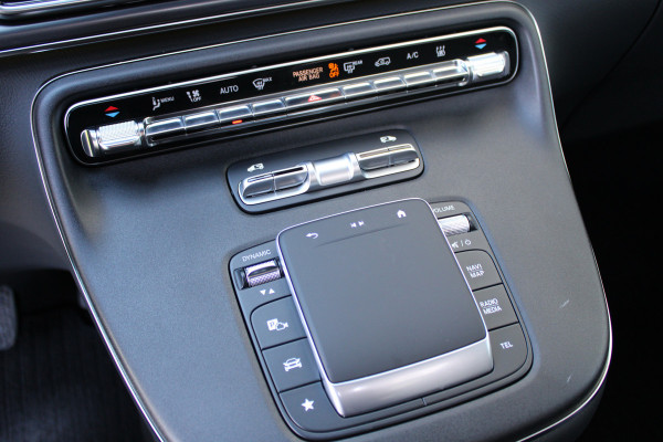 Mercedes-Benz Eqv 300 L2 / AMG / Panorama / 7-Persoons / Burmester / Electr Stoelen / Vol Opties / NIEUWSTAAT