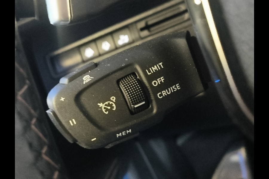 Peugeot 5008 1.2 PureTech Allure Pack Business 7 pers. uit 2023 Rijklaar + 12 maanden Bovag-garantie Henk Jongen Auto's in Helmond,  al 50 jaar service zoals 't hoort!