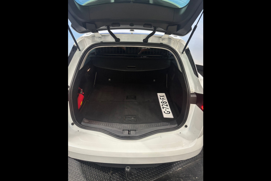 Renault Mégane Estate 1.3 TCe Limited Clima | Cruise | Navi | PDC | Trekhaak