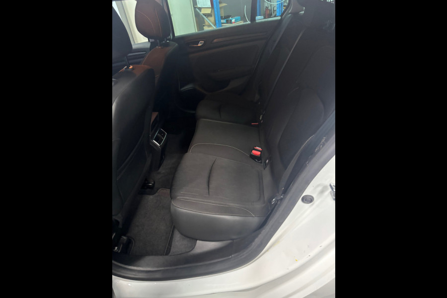 Renault Mégane Estate 1.3 TCe Limited Clima | Cruise | Navi | PDC | Trekhaak