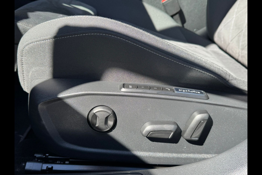 Volkswagen Golf eHybrid PHEV 204PK DSG STYLE CAMERA/NAVI/STUURVERW.