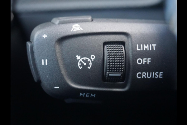 Peugeot 208 1.2 Hybrid 110 e-DCS6 Allure 360 camera