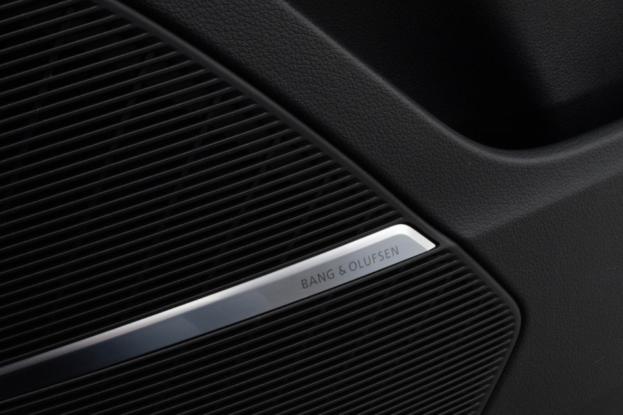 Audi Q8 55 TFSI Quattro / 2x S-line/ Luchtvering/ Standkachel/ Bang & Olufsen Sound System/ Panoramadak/ 250kW (340PK)
