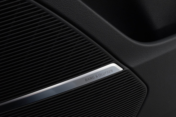 Audi Q8 55 TFSI Quattro / 2x S-line/ Luchtvering/ Standkachel/ Bang & Olufsen Sound System/ Panoramadak/ 250kW (340PK)