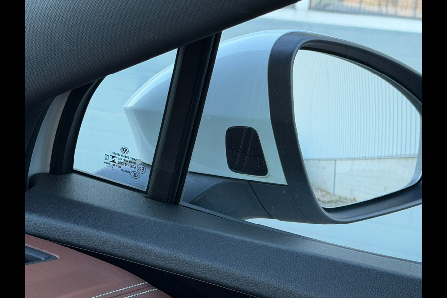 Volkswagen ID.4 Pro MAX 77 kWh, VOL OPTIES, panoramadak, soh 98 %, leder, el bedienbare trekhaak 21 inch, matrix led,, 360 camera