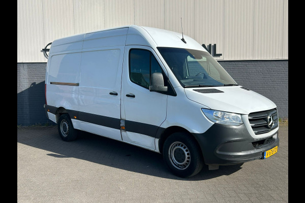 Mercedes-Benz Sprinter 314 2.2 CDI 143pk AUT-7 L2H2 EURO VI-D NAVI Camera ECC Keyless Bluetooth Navigatie-pakket Elektr.Spiegels+Verwarmd BlindSpot-Assist Regensensor Bordherkenning Trekhaak 3.500kg Trekvermogen Betonplex Wandbetimmerd