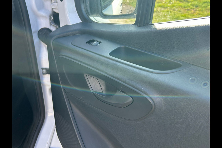 Mercedes-Benz Sprinter 314 2.2 CDI 143pk AUT-7 L2H2 EURO VI-D NAVI Camera ECC Keyless Bluetooth Navigatie-pakket Elektr.Spiegels+Verwarmd BlindSpot-Assist Regensensor Bordherkenning Trekhaak 3.500kg Trekvermogen Betonplex Wandbetimmerd