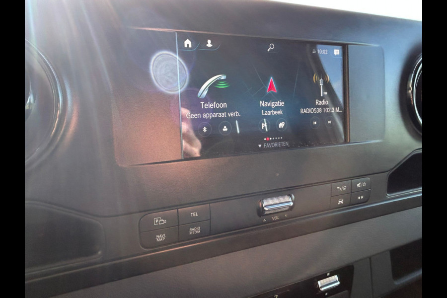Mercedes-Benz Sprinter 314 2.2 CDI 143pk AUT-7 L2H2 EURO VI-D NAVI Camera ECC Keyless Bluetooth Navigatie-pakket Elektr.Spiegels+Verwarmd BlindSpot-Assist Regensensor Bordherkenning Trekhaak 3.500kg Trekvermogen Betonplex Wandbetimmerd