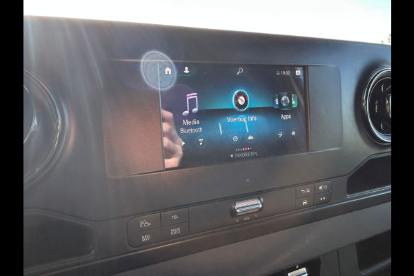 Mercedes-Benz Sprinter 314 2.2 CDI 143pk AUT-7 L2H2 EURO VI-D NAVI Camera ECC Keyless Bluetooth Navigatie-pakket Elektr.Spiegels+Verwarmd BlindSpot-Assist Regensensor Bordherkenning Trekhaak 3.500kg Trekvermogen Betonplex Wandbetimmerd