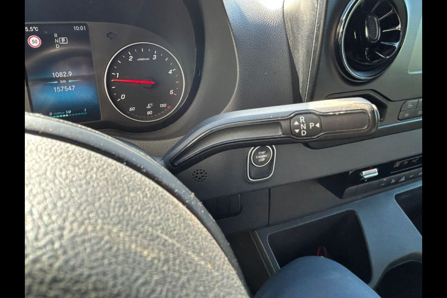 Mercedes-Benz Sprinter 314 2.2 CDI 143pk AUT-7 L2H2 EURO VI-D NAVI Camera ECC Keyless Bluetooth Navigatie-pakket Elektr.Spiegels+Verwarmd BlindSpot-Assist Regensensor Bordherkenning Trekhaak 3.500kg Trekvermogen Betonplex Wandbetimmerd