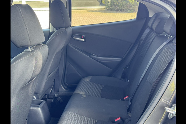 Mazda 2 1.5 Skyactiv-G Sport Selected | Navi, Cruise, Airco, Camera, DAB, Bluetooth | 1e Eigenaar | NAP |