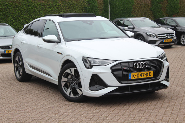 Audi e-tron Sportback 50 quattro S edition 71 kWh / Panoramadak / Camera / Luchtvering / 20'' / Leder&Alcantara / DAB / ACC / Navigatie / Stoelverwarming