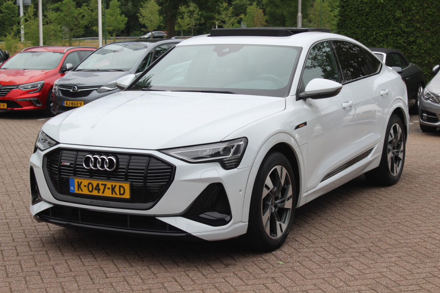 Audi e-tron Sportback 50 quattro S edition 71 kWh / Panoramadak / Camera / Luchtvering / 20'' / Leder&Alcantara / DAB / ACC / Navigatie / Stoelverwarming