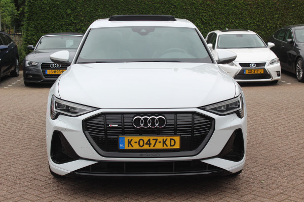 Audi e-tron Sportback 50 quattro S edition 71 kWh / Panoramadak / Camera / Luchtvering / 20'' / Leder&Alcantara / DAB / ACC / Navigatie / Stoelverwarming