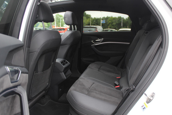 Audi e-tron Sportback 50 quattro S edition 71 kWh / Panoramadak / Camera / Luchtvering / 20'' / Leder&Alcantara / DAB / ACC / Navigatie / Stoelverwarming