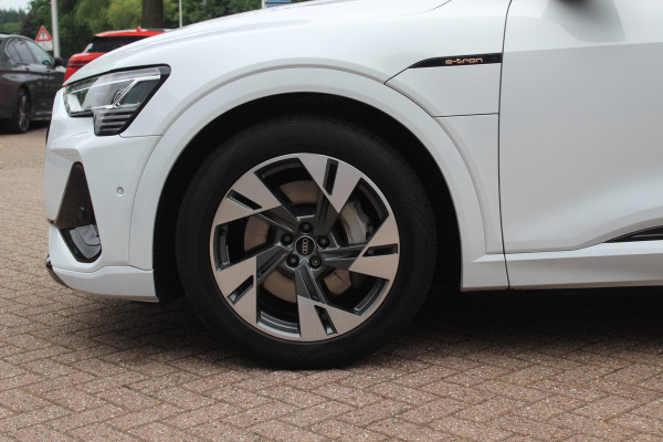 Audi e-tron Sportback 50 quattro S edition 71 kWh / Panoramadak / Camera / Luchtvering / 20'' / Leder&Alcantara / DAB / ACC / Navigatie / Stoelverwarming
