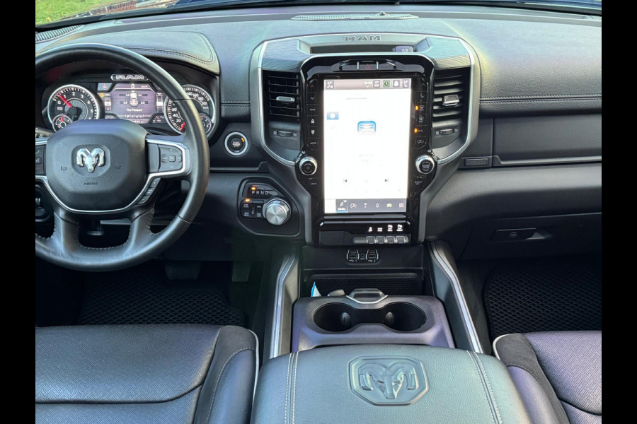 Dodge Ram Pick Up BJ2024 5.7 V8 4x4 Laramie Night Limited Pack 22inch / PANO / LPG / NL-AUTO