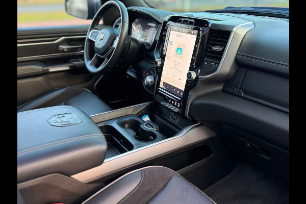 Dodge Ram Pick Up BJ2024 5.7 V8 4x4 Laramie Night Limited Pack 22inch / PANO / LPG / NL-AUTO