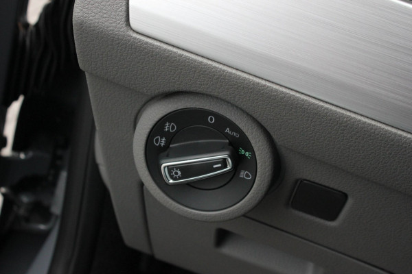 Volkswagen Transporter 2.0 TDI L2H1 BULLI 204PK DC DUBBEL CABINE / ALCANTARE HEMEL / FULL OPTIONS / LEDER / FULL BLACK / APPLE