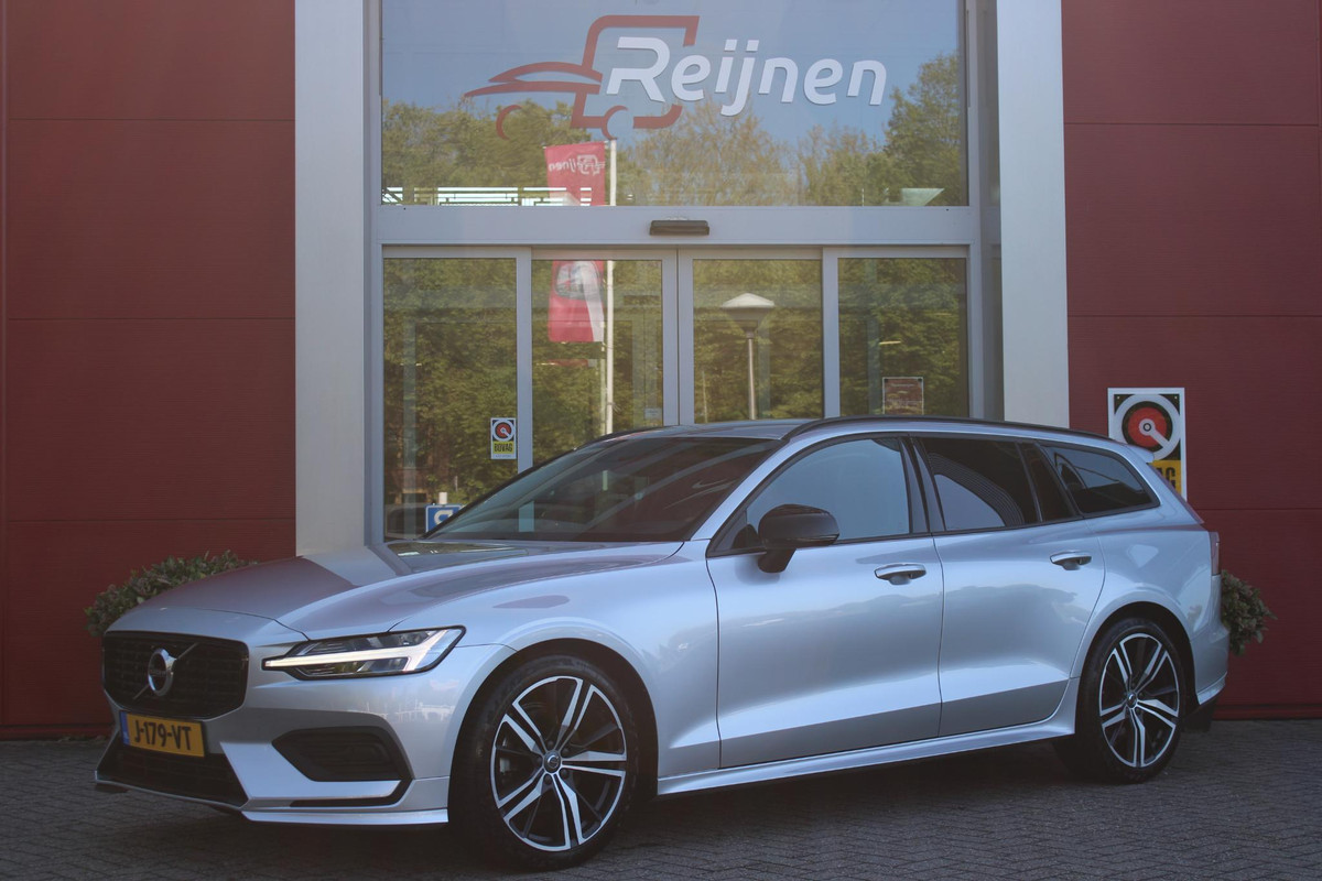 Volvo V60 2.0 B3 177PK Momentum Advantage Sport Pack | MORITZ LEDEREN BEKLEDING KLEUR ZWART MET COMFORTSTOELEN | STOELVERWARMING | STUURVERWARMING | VOORRUITVERWARMING | ACHTERUITRIJCAMERA | PARKEERSENSOREN V+A | EXTRA GETINTE ACHTERRUITEN | ZWARTE R-DESIGN GRILL | LED 19" 5-TRIPLE MATT BLACK / DIAMOND (R-DESIGN) VELGEN | EXTERIEUR STYLING MET DORPELVERBREDERS EN DEFLECTORS VOOR EN ACHTER | DIFFUSER MET DUBBEL GENINTEGREERDE UITLAAT EINDPIJPEN |