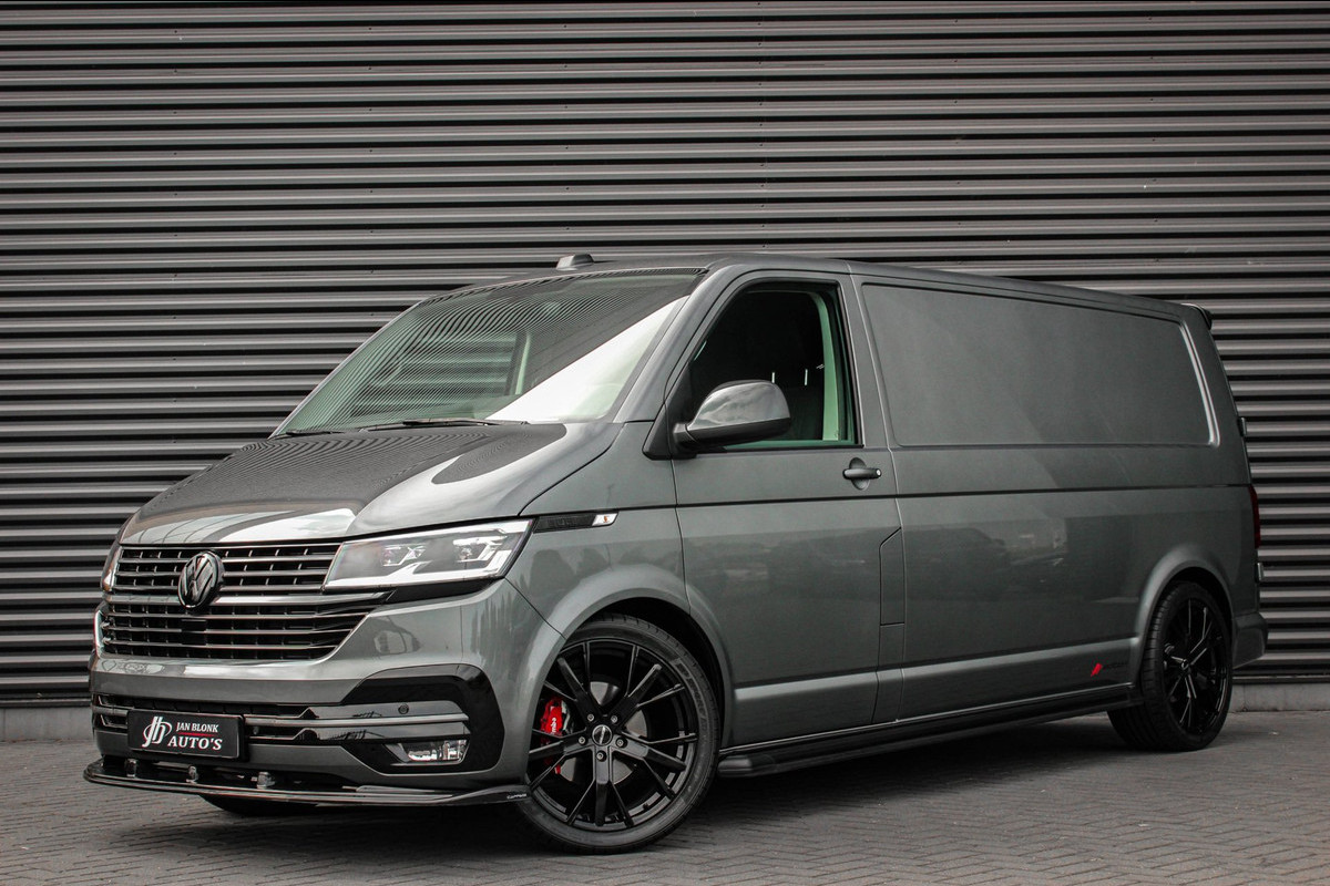 Volkswagen Transporter 2.0 TDI L2H1 150PK JB- EDITION DSG / PDC / VERLAGINGSVEREN / LEDEREN BEKLEDING / FULL / APPLE CARPLAY /NAVI